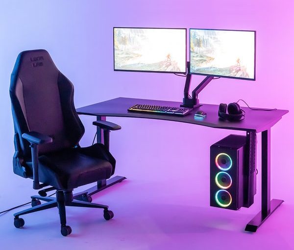 게이밍 책상을 사용할 때 고려해야 할 안전 요소는 무엇인가요?