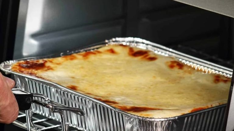 Can U Put Aluminum Foil In The Oven?Understanding the Risks