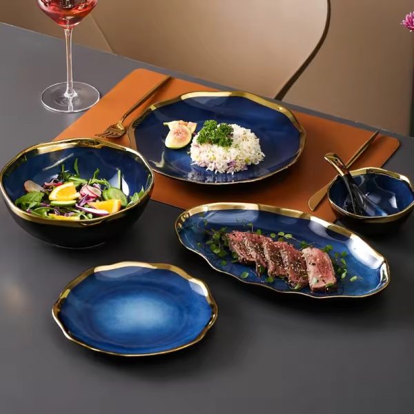The Guide to Set the Scene: Holiday Tableware Trends for 2025