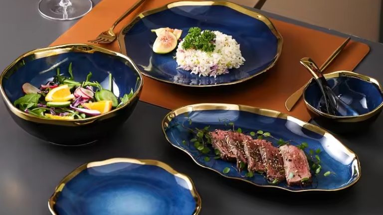 The Guide to Set the Scene: Holiday Tableware Trends for 2025